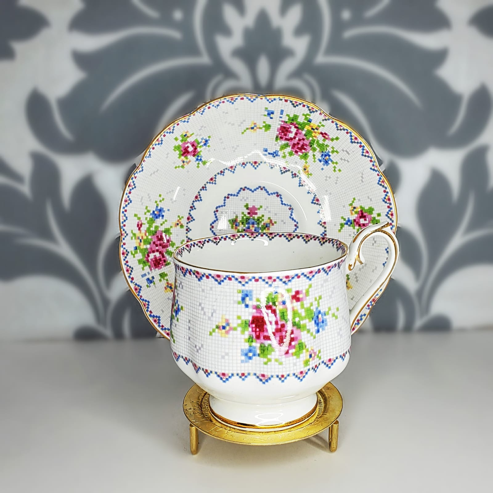 PETIT POINT - Royal Albert Bone China