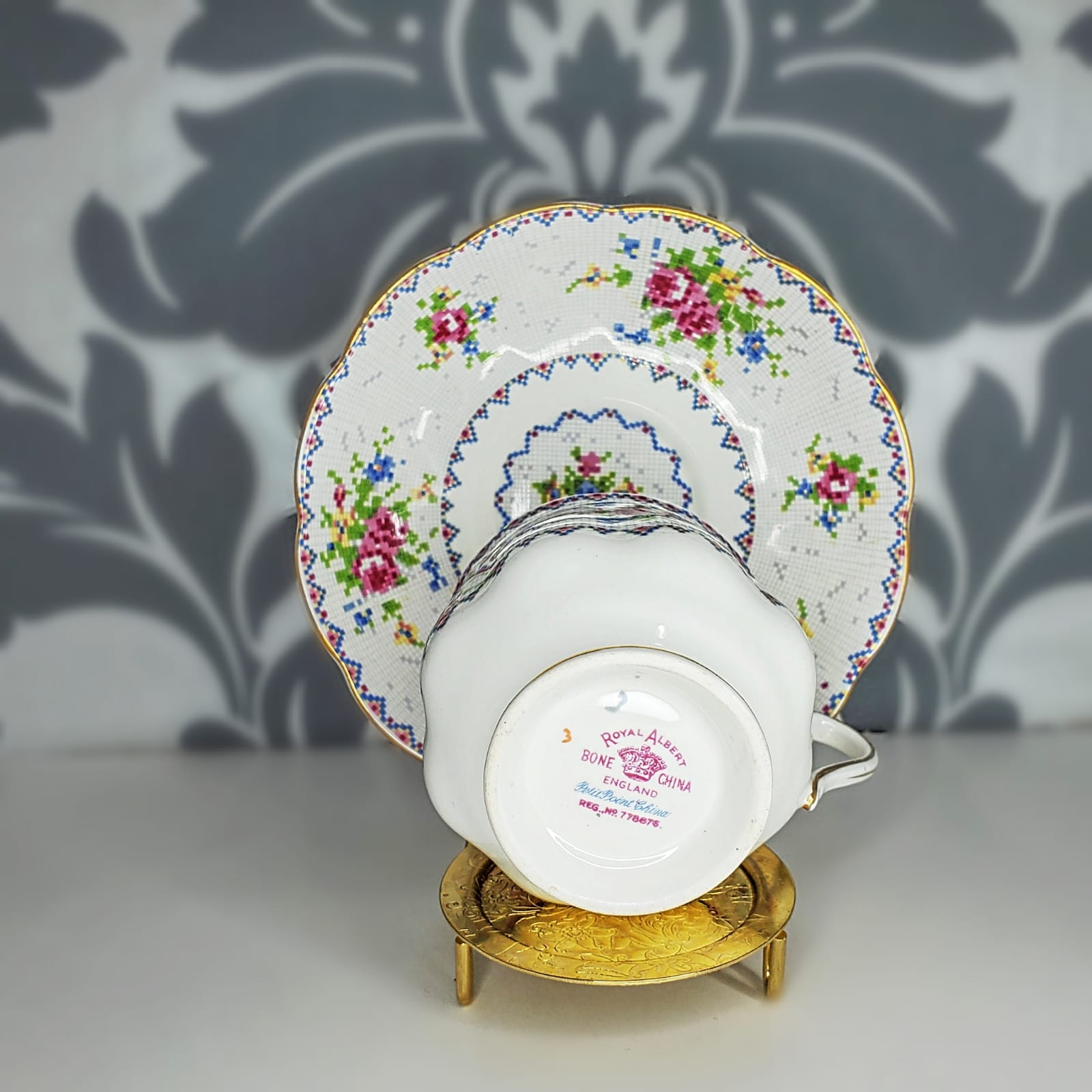PETIT POINT - Royal Albert Bone China