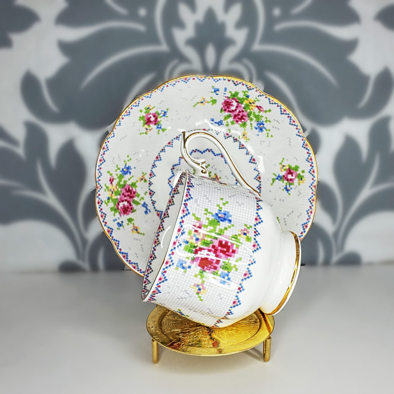 PETIT POINT - Royal Albert Bone China
