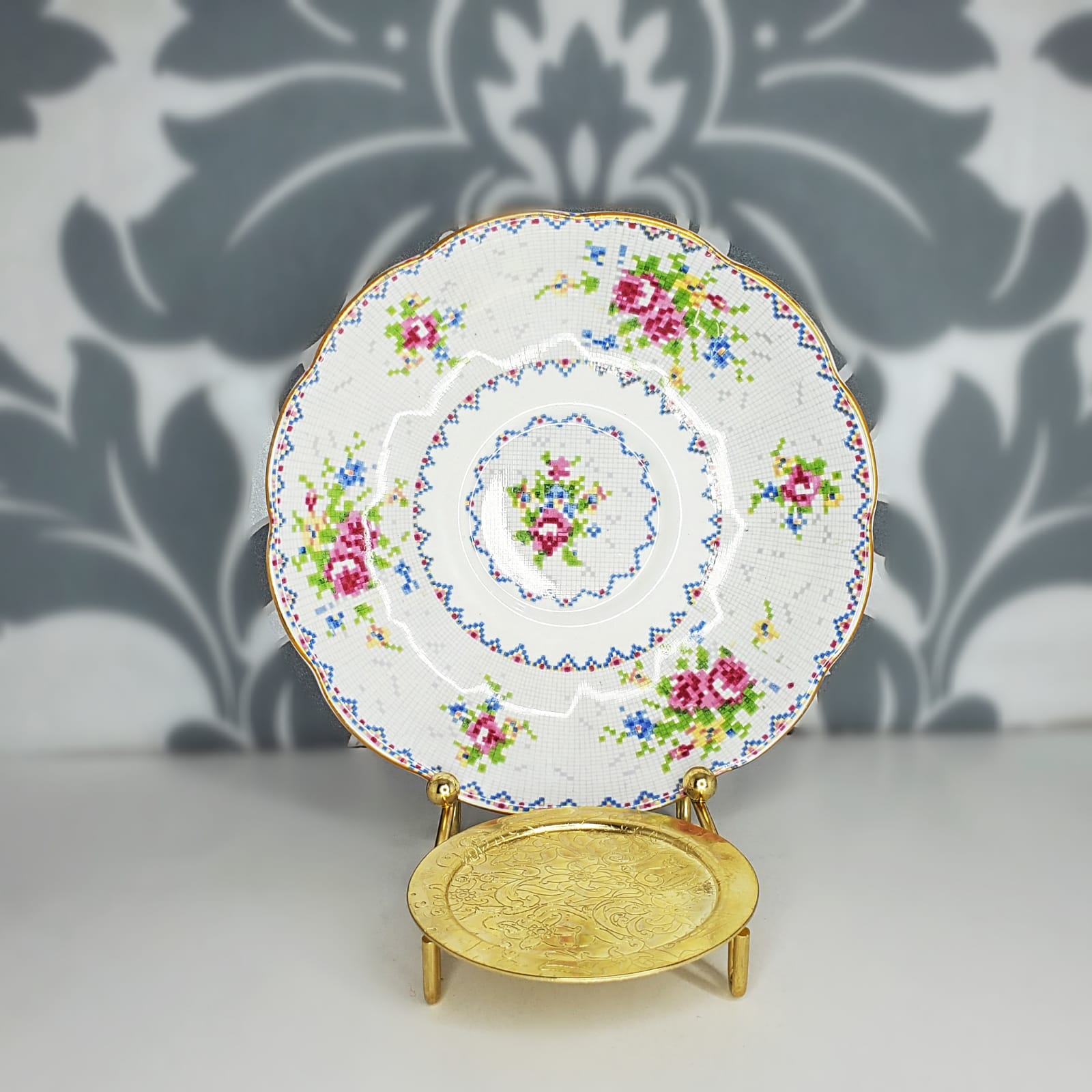 PETIT POINT - Royal Albert Bone China