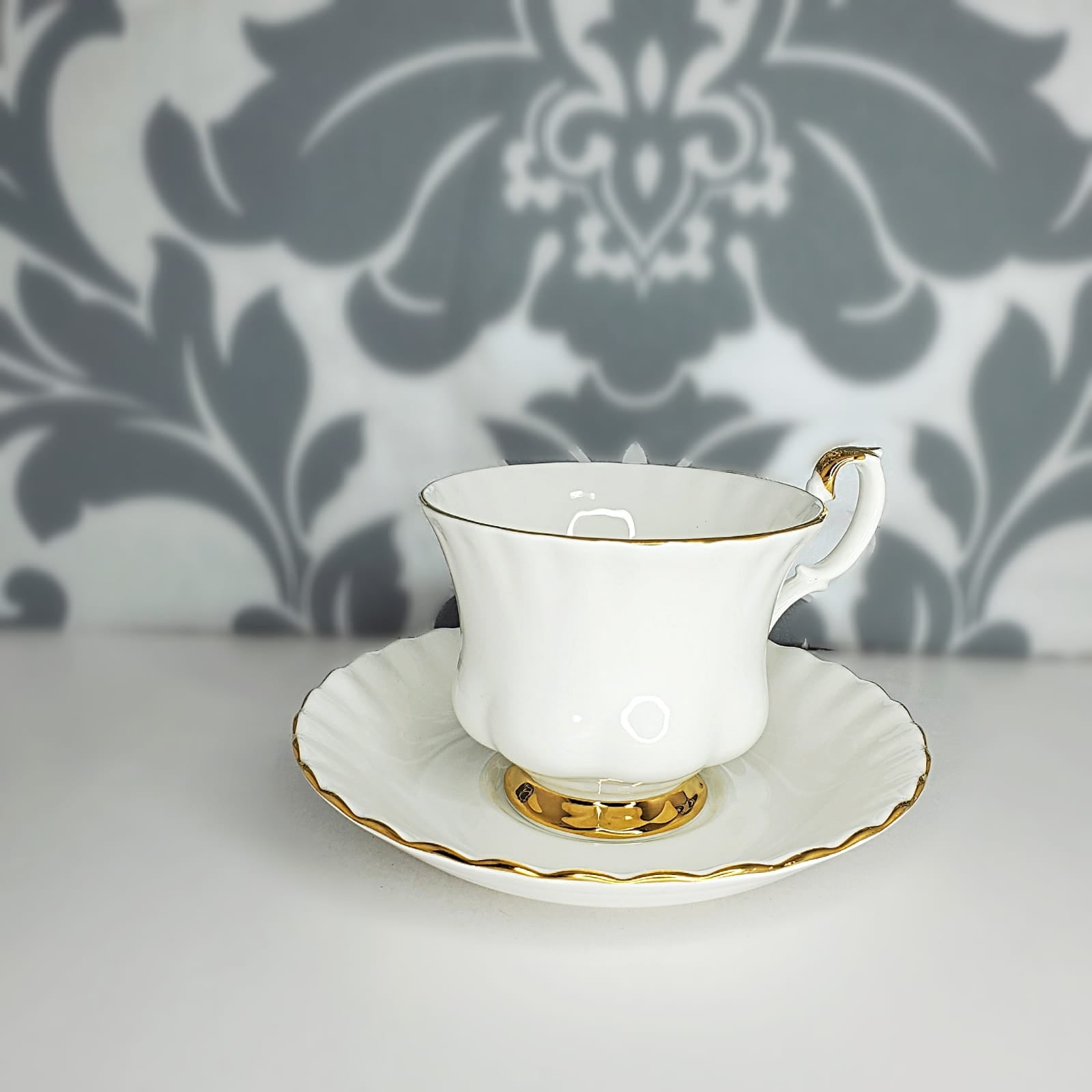 VAL D'OR - Royal Albert Bone China